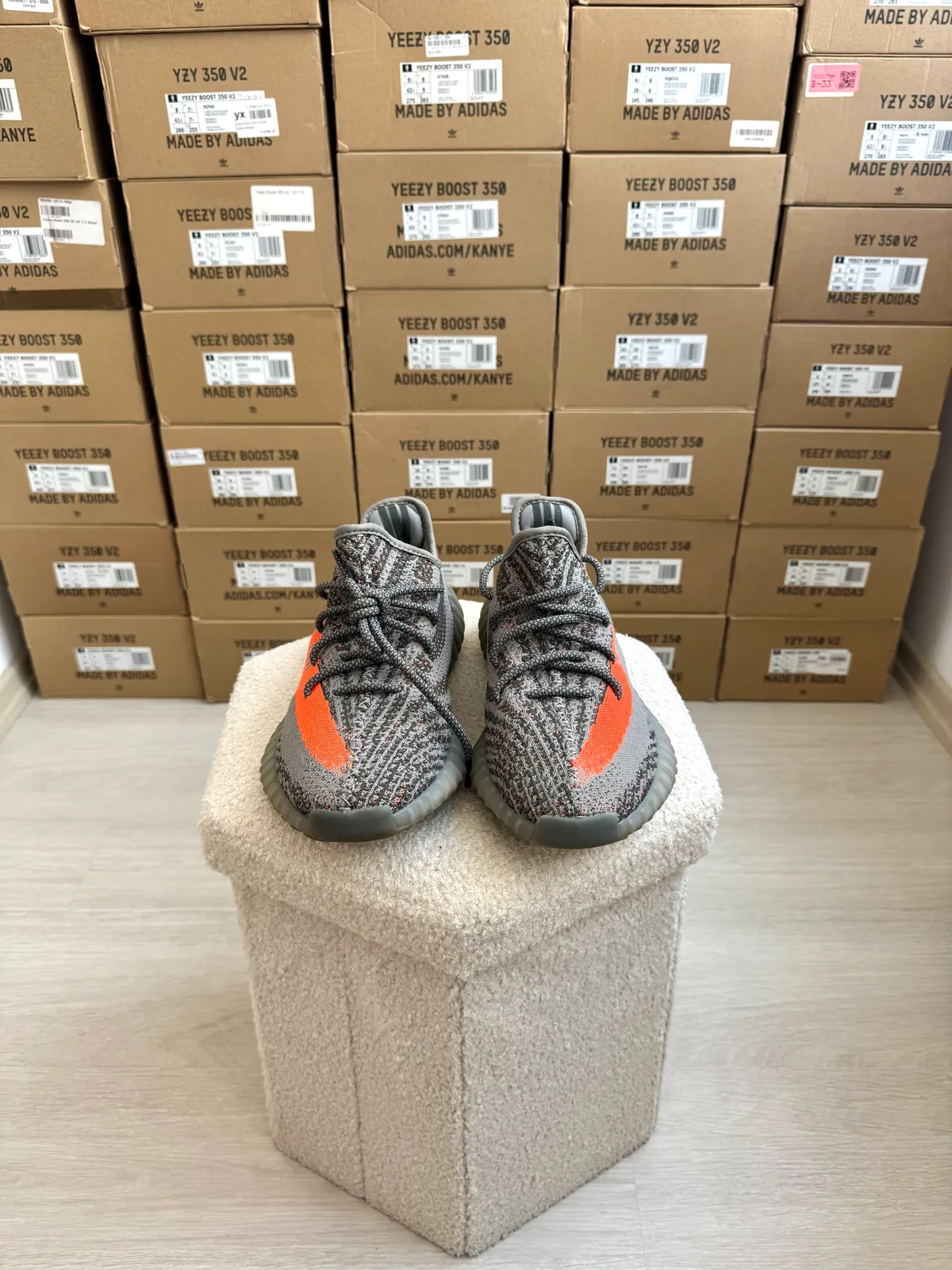 Yeezy Boost 350 V2 Beluga Reflective — mărimea 44 — foto 2