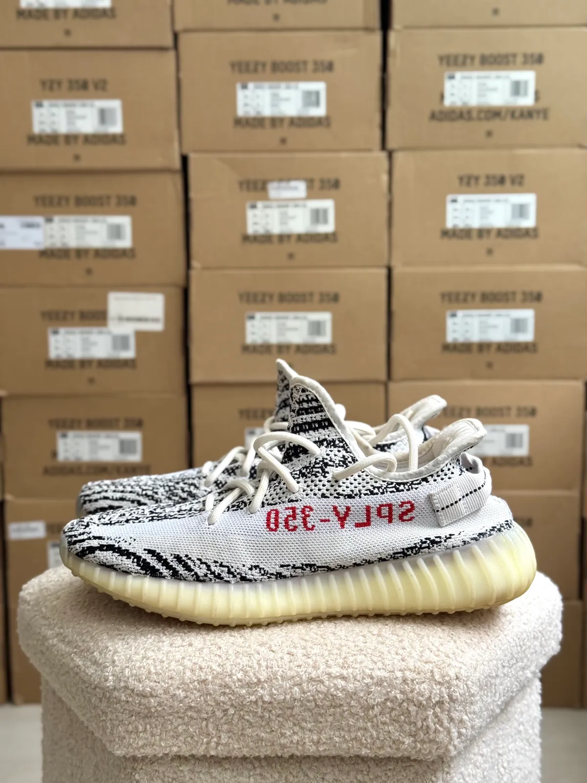 Yeezy Boost 350 V2 Zebra — mărimea 42 — foto 1