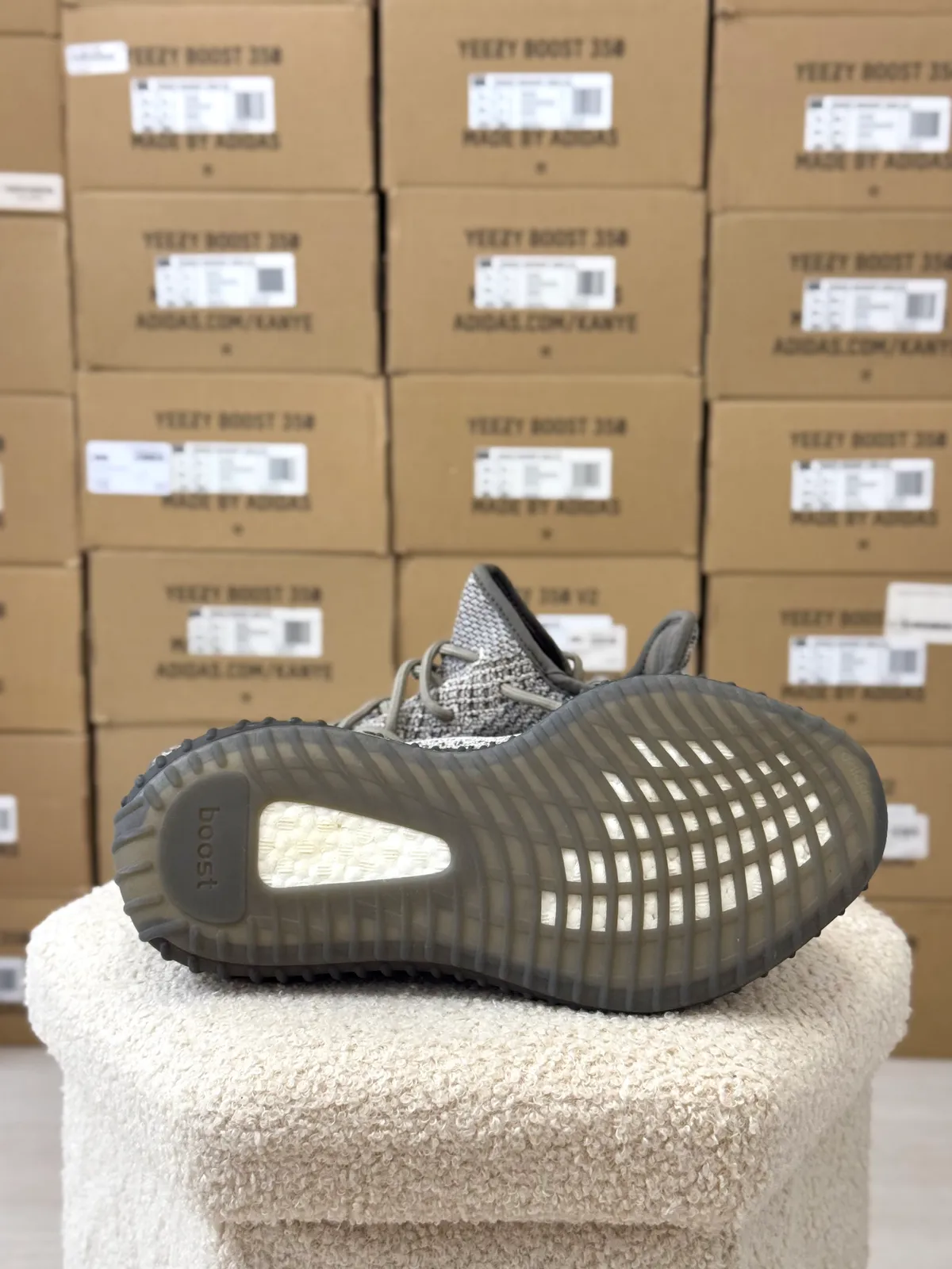 Yeezy Boost 350 V2 Ash Stone — mărimea 41 1/3 — foto 6