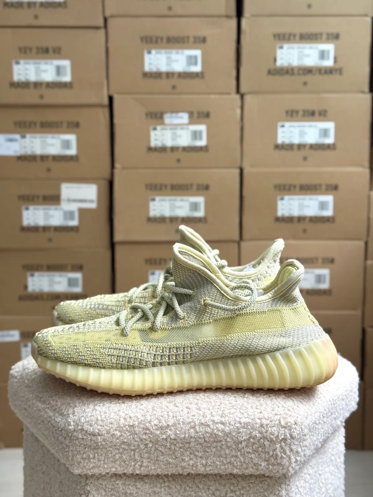 Yeezy Boost 350 V2 Antila — mărimea 41 1/3 — foto 1