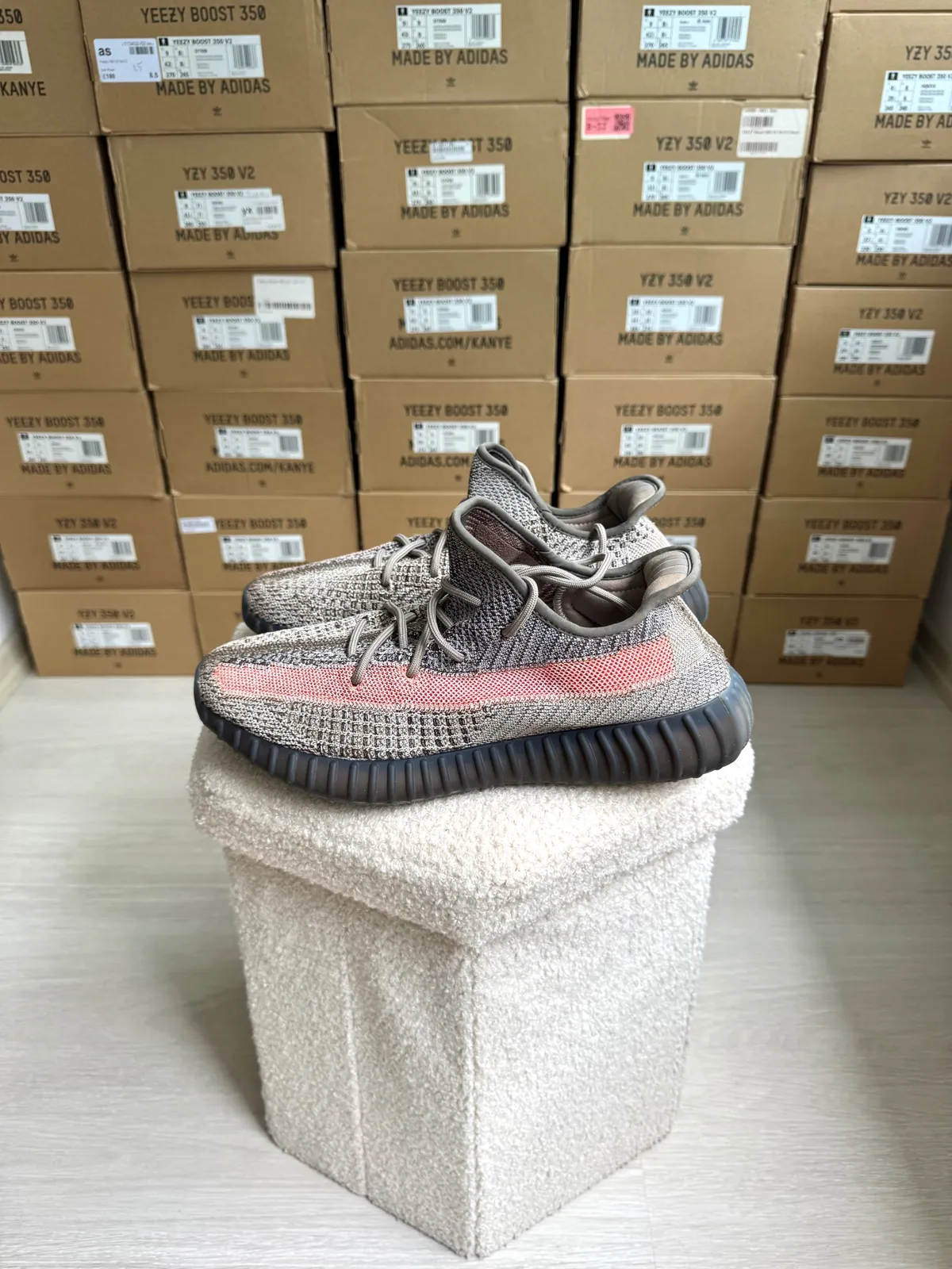 Yeezy Boost 350 V2 Ash Stone — mărimea 44 2/3 — foto 1