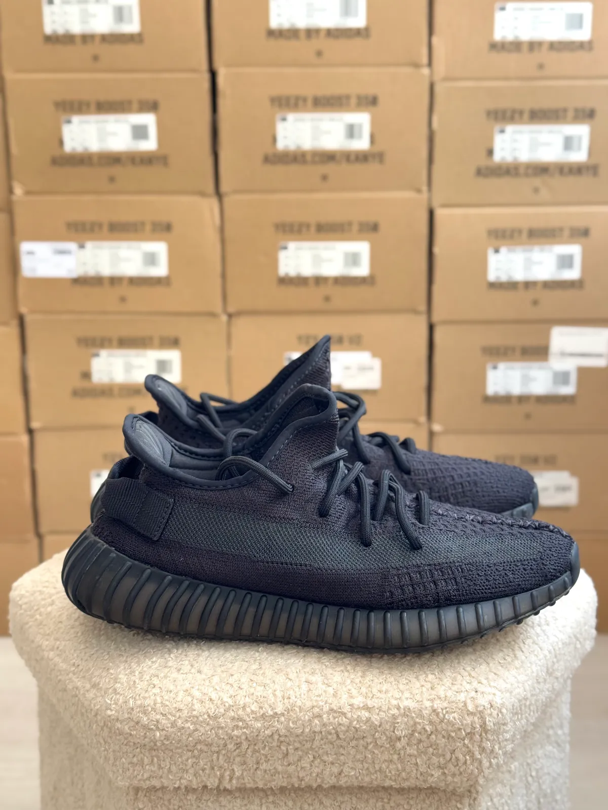 Yeezy Boost 350 V2 Onyx — mărimea 41 1/3 — foto 4