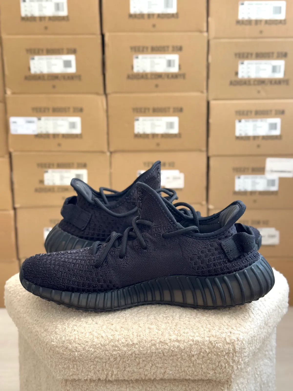 Yeezy Boost 350 V2 Onyx — mărimea 41 1/3 — foto 5
