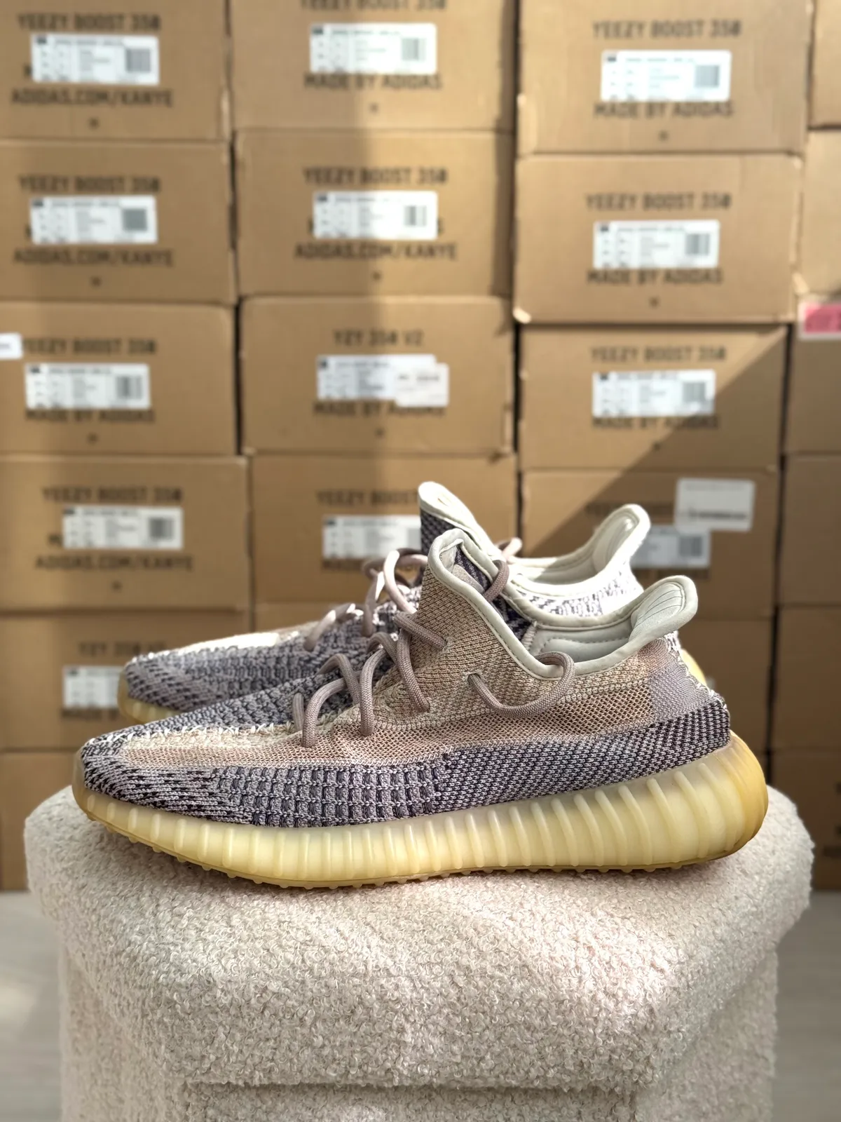 Yeezy Boost 350 V2 Ash Pearl — mărimea 42 2/3 — foto 1