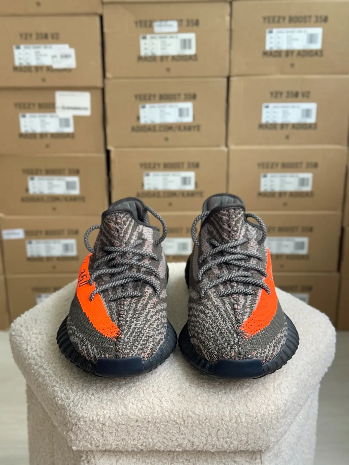 Yeezy Boost 350 V2 Carbon Beluga — mărimea 42 — foto 5