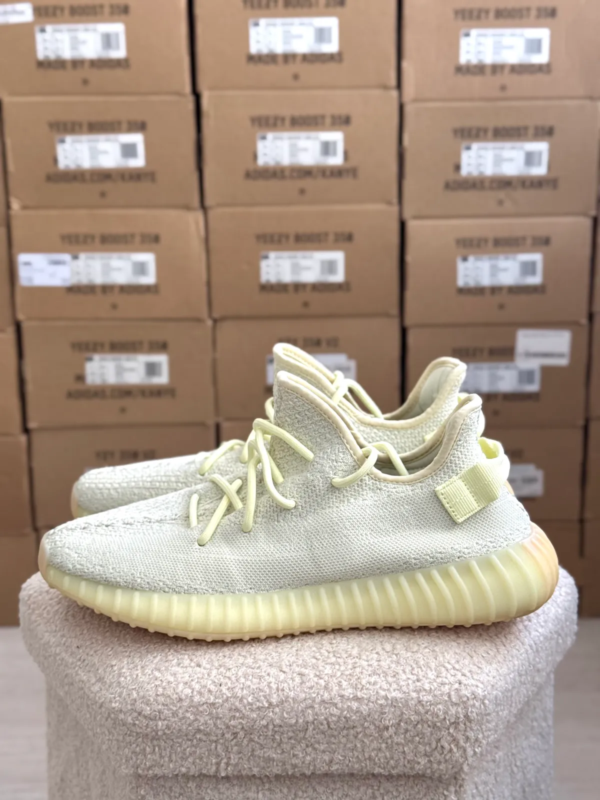 Yeezy Boost 350 V2 Butter — mărimea 44 2/3 — foto 1