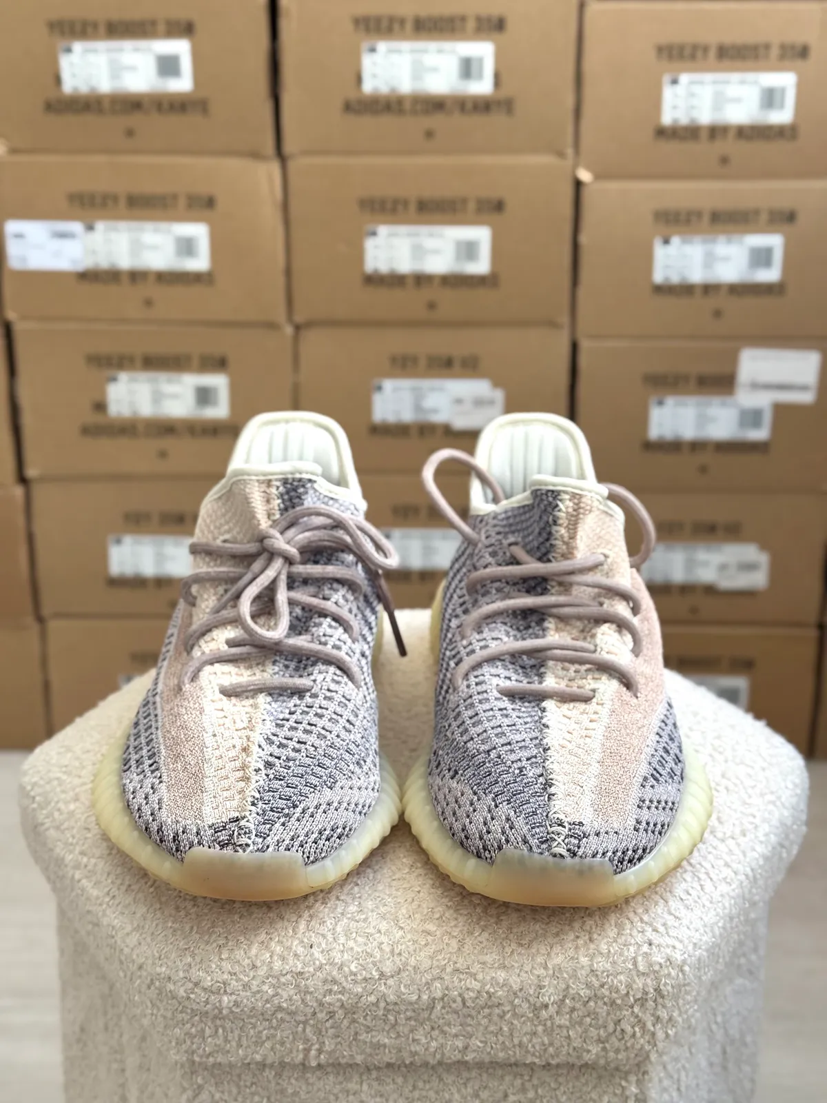 Yeezy Boost 350 V2 Ash Pearl — mărimea 45 1/3 — foto 3