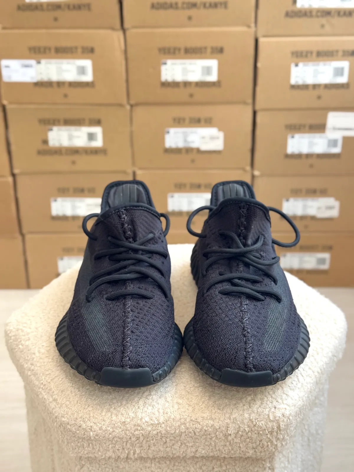 Yeezy Boost 350 V2 Onyx — mărimea 41 1/3 — foto 3