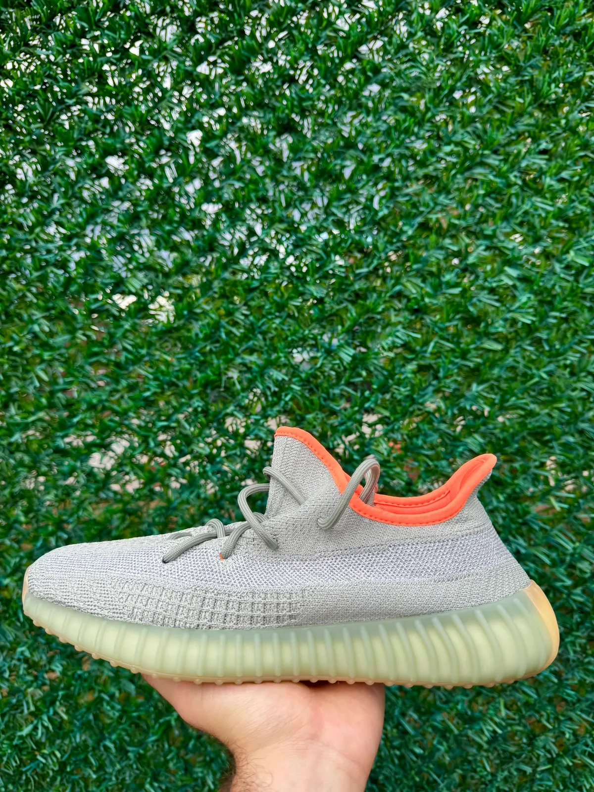 Yeezy Boost 350 V2 Dessert Sage — mărimea 44 — foto 1