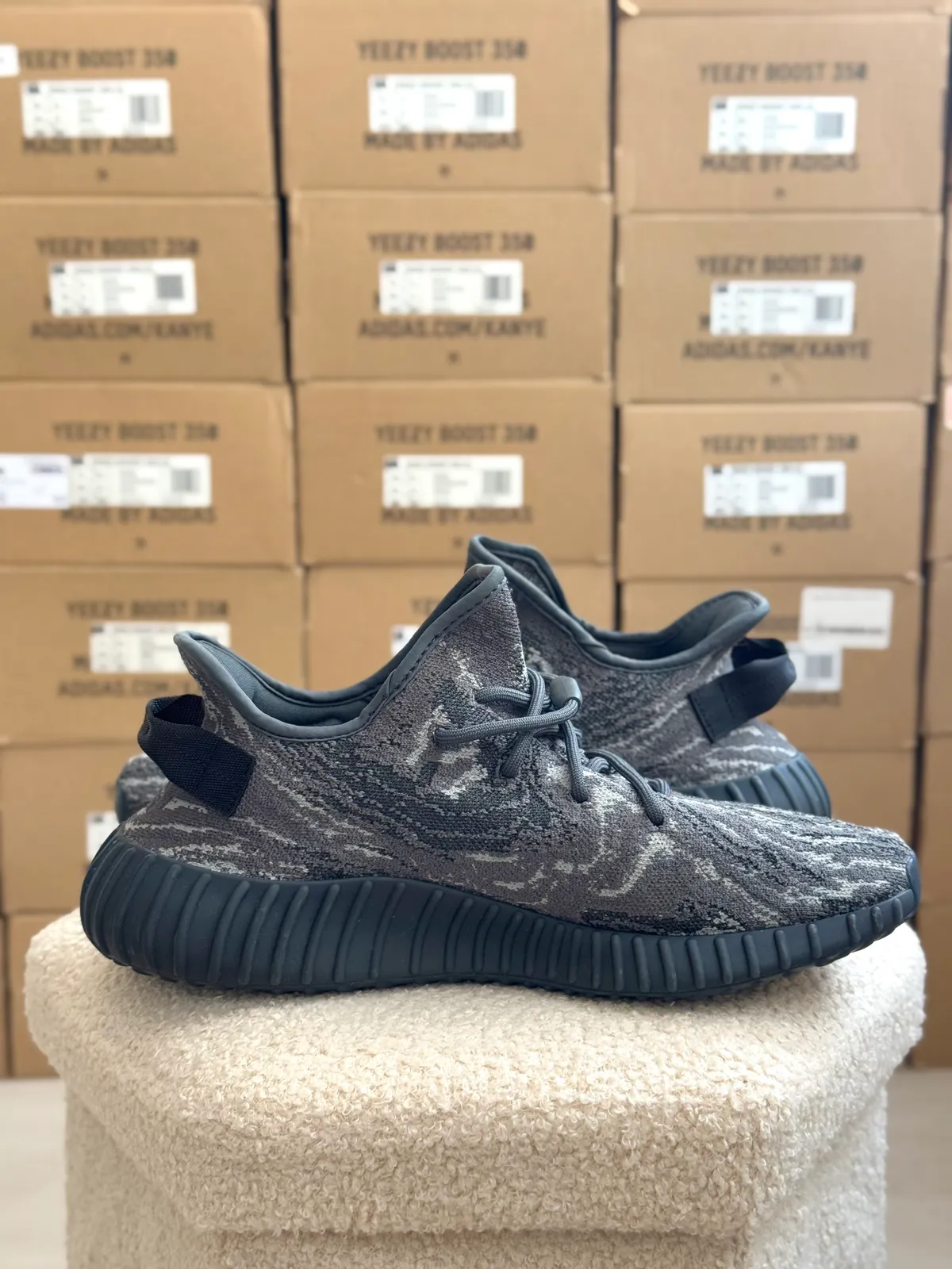 Yeezy Boost 350 V2 Dark Salt — mărimea 44 2/3 — foto 2