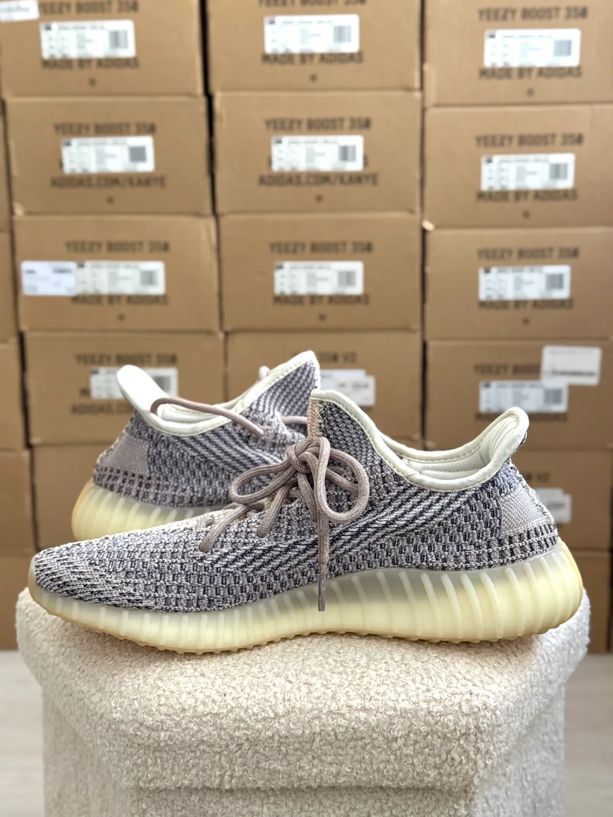 Yeezy Boost 350 V2 Ash Pearl — mărimea 45 1/3 — foto 5