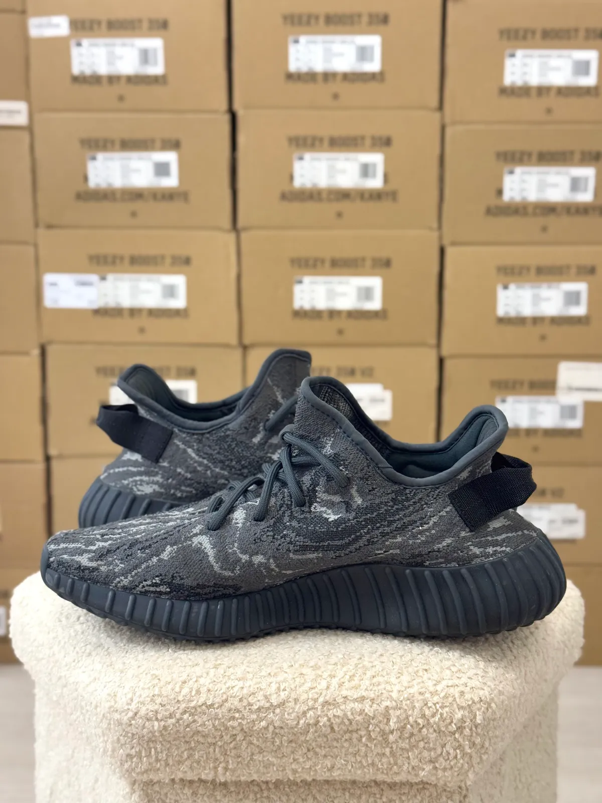Yeezy Boost 350 V2 Dark Salt — mărimea 42 2/3 — foto 5