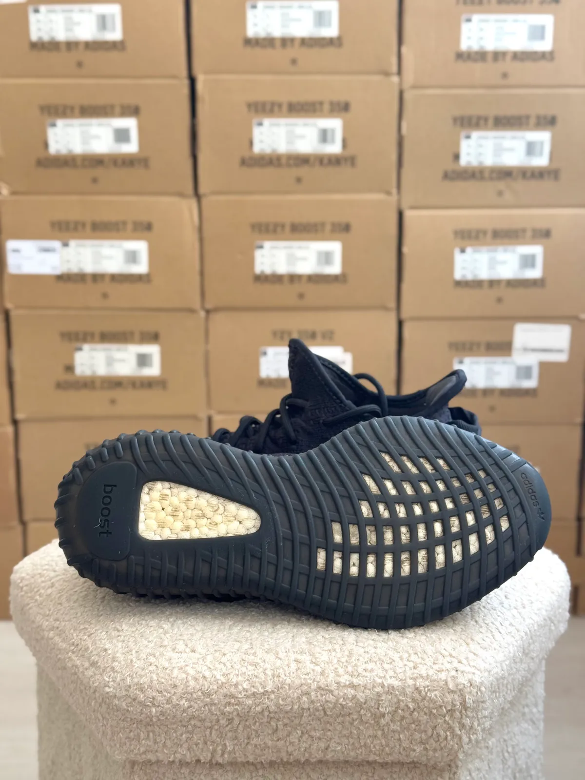 Yeezy Boost 350 V2 Onyx — mărimea 41 1/3 — foto 6