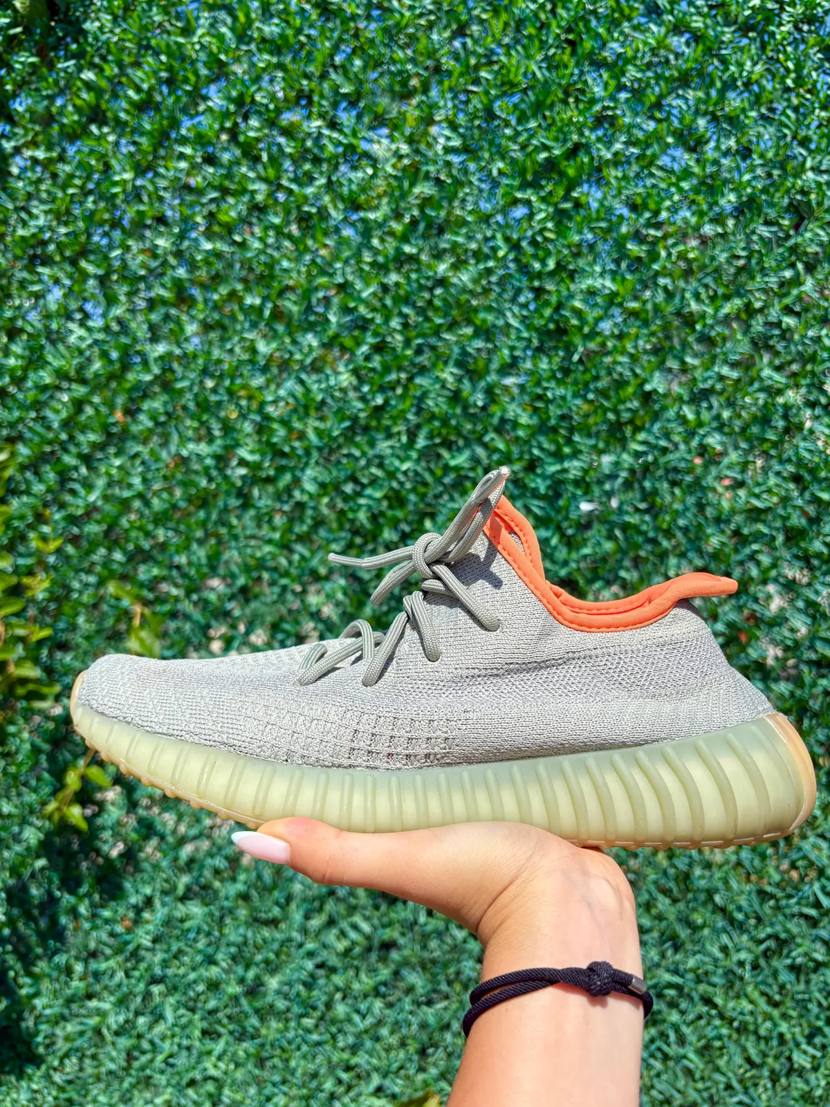 Yeezy Boost 350 V2 Dessert Sage — mărimea 43 1/3 — foto 1