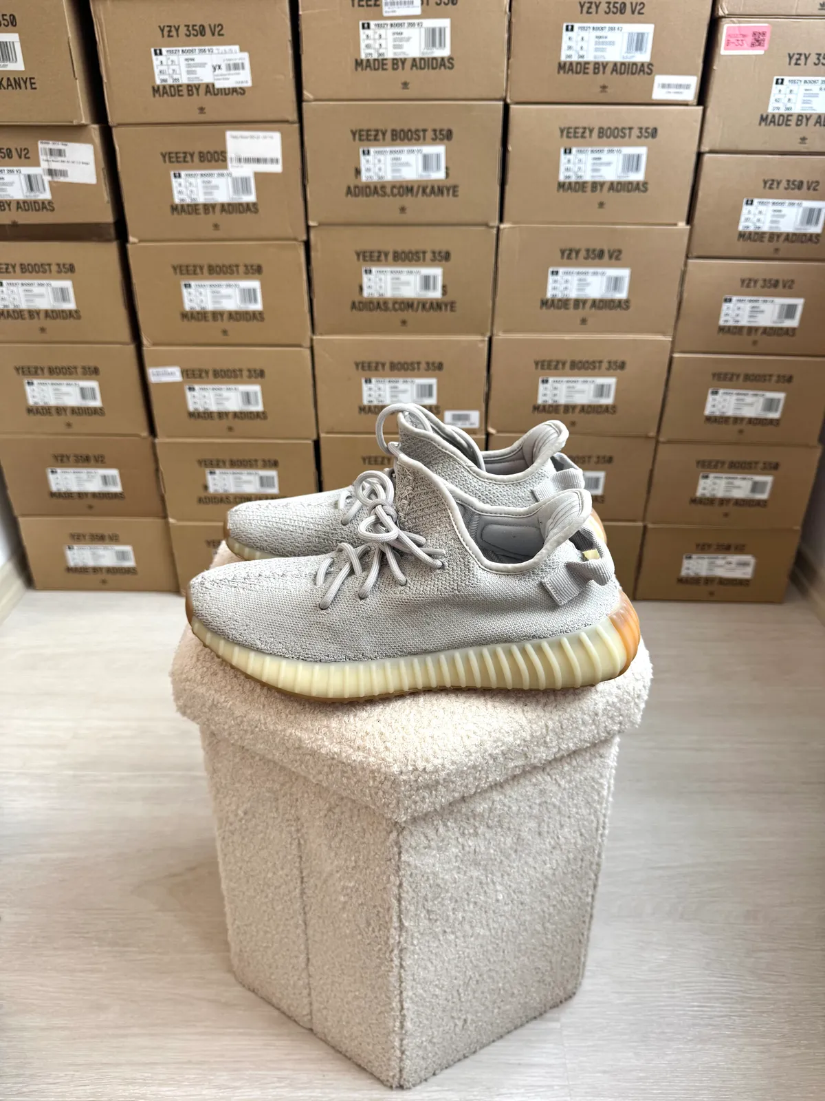 Yeezy Boost 350 V2 Sesame — mărimea 42 — foto 1