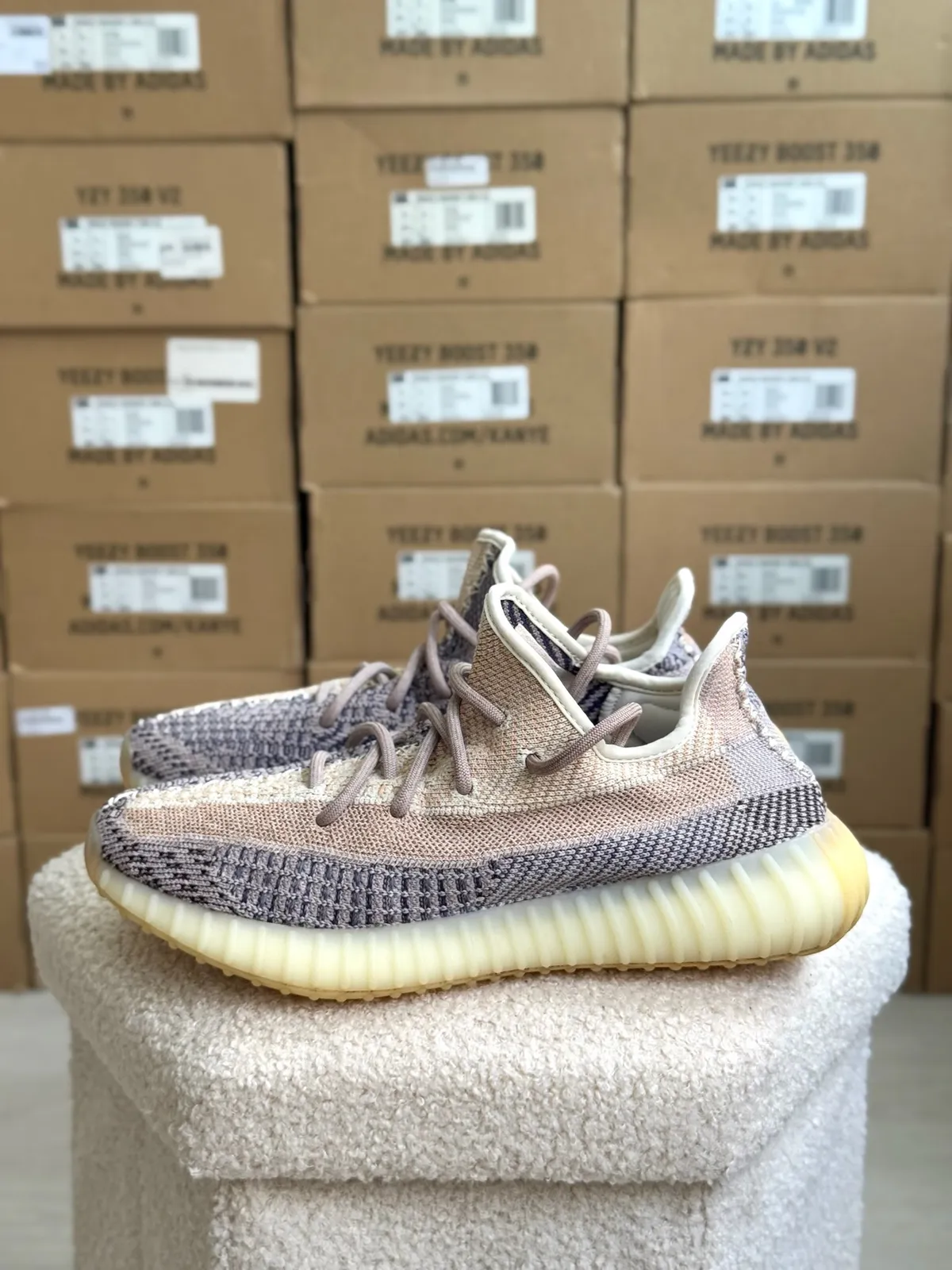 Yeezy Boost 350 V2 Ash Pearl — mărimea 42 — foto 1
